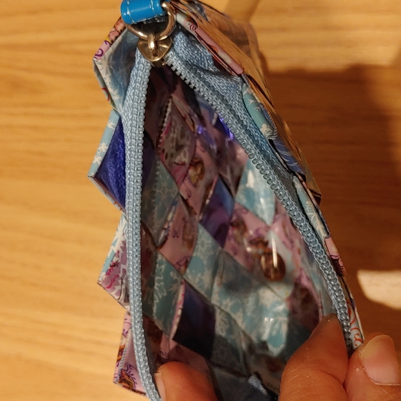 🎉Host Pick🎉Disney Frozen Wristlet / Coin Purse - Picture 4 of 4